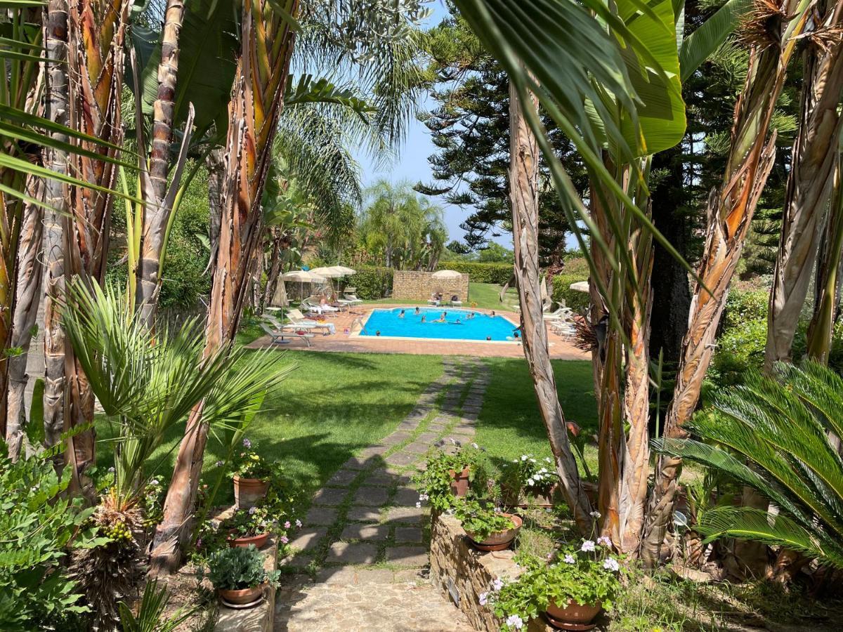Agriturismo Villa Luca SantʼAgata di Militello Екстериор снимка